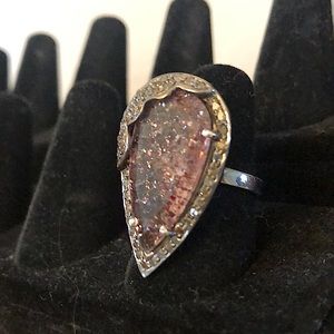 Gorgeous ring to add to your collections!